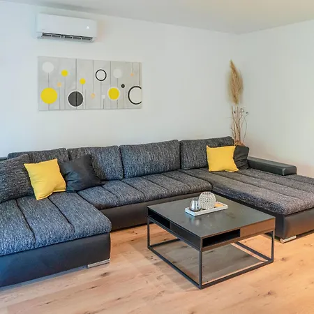 Сasa de vacaciones Gabi By Interhome Brtonigla