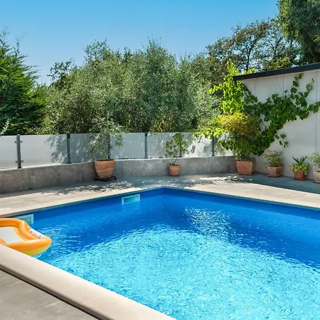 Сasa de vacaciones Gabi By Interhome Brtonigla